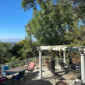 Universal 2 Mile Retreat Holiday home